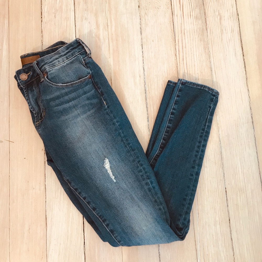 Skinny blue jeans